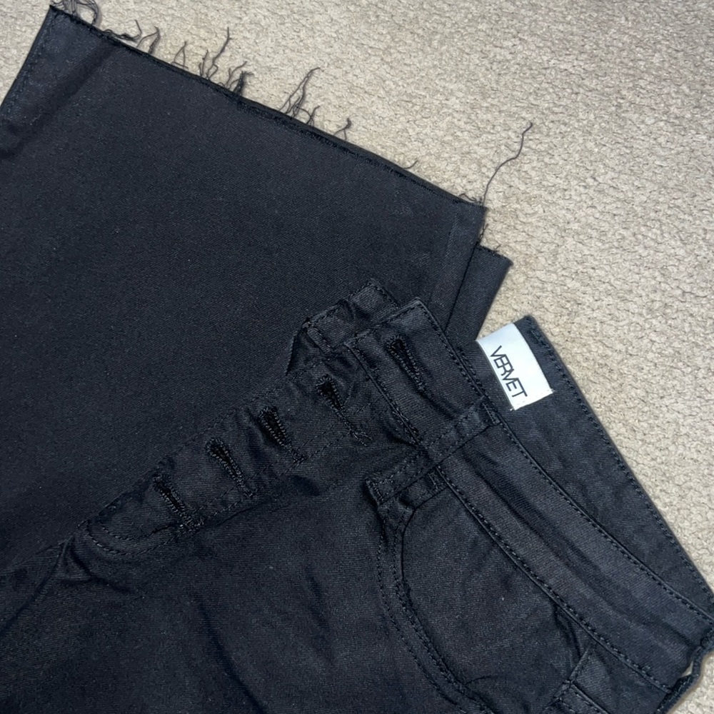 Vervet Wide Leg Cropped Jeans in the color Black